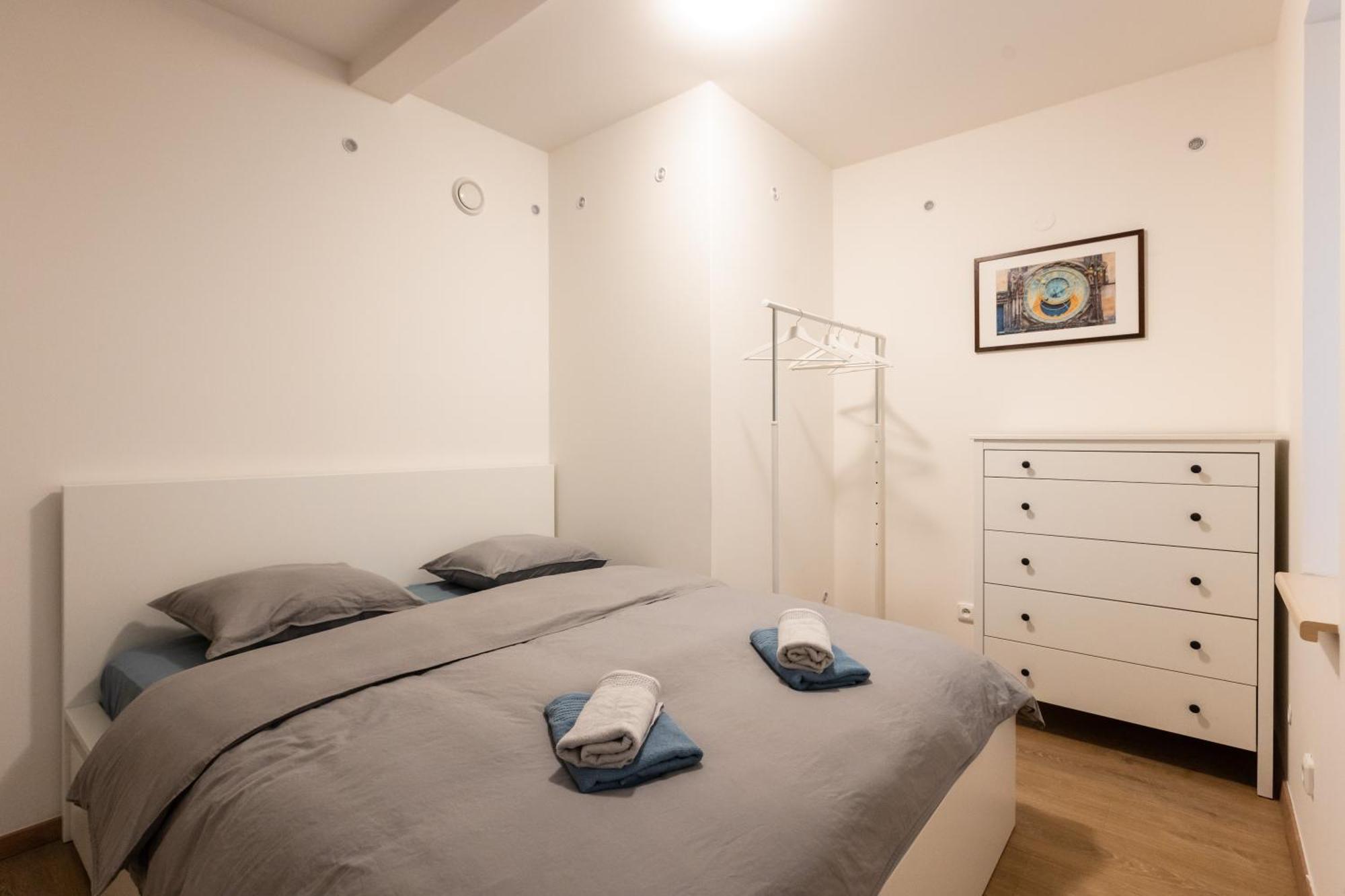 Spacious In Quiet Courtyard Near Charles Bridge Апартаменты