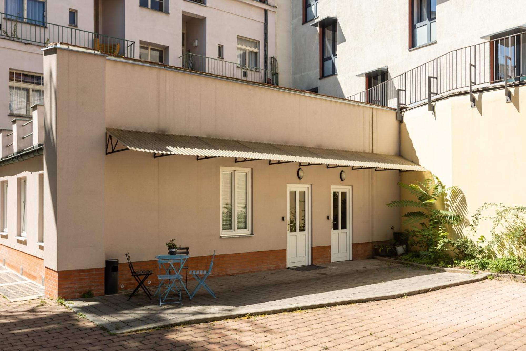 Spacious In Quiet Courtyard Near Charles Bridge Апартаменты