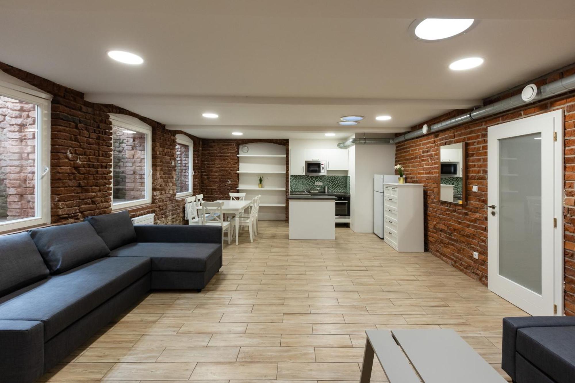 Апартаменты Spacious In Quiet Courtyard Near Charles Bridge *