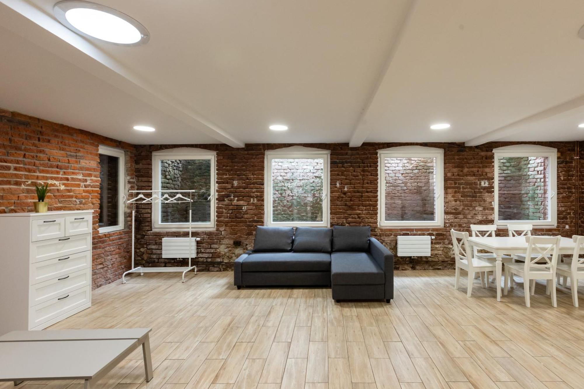 Spacious In Quiet Courtyard Near Charles Bridge Апартаменты Прага